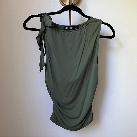 (SOLD ON FB) LIONESS Rendezvous Top - Picture 4 of 7